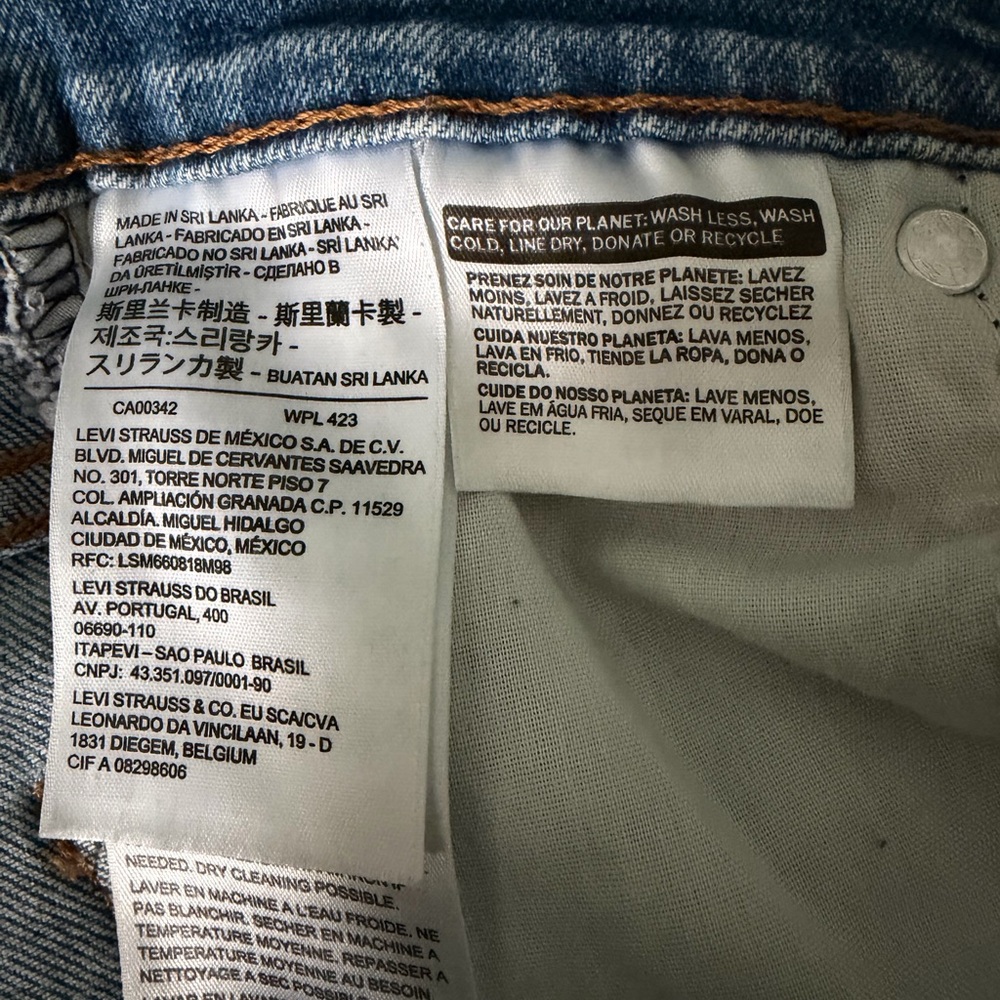 Levi's Wedgie Straight (cropped high rise) Jeans - Picture 4 of 5